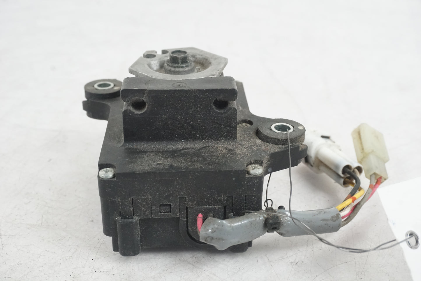 Vänster sida på Avgasspjällmotor från en Kawasaki ZX-10R -2008 motorcykel.