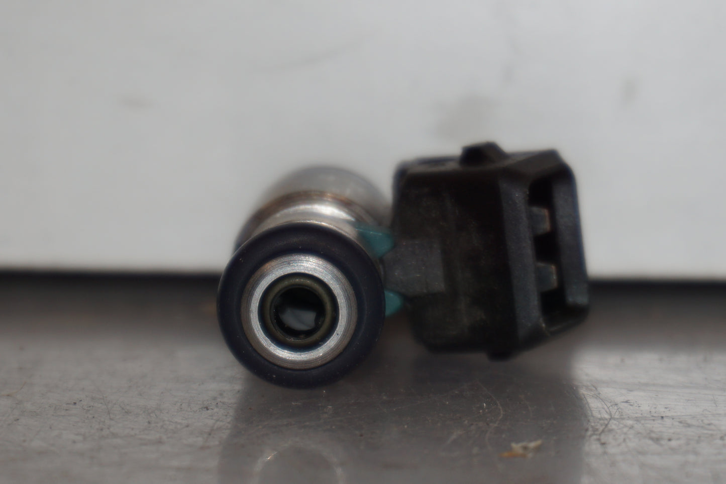 Snett uppifrån på Spridare från en Aprilia RSV 1000 -2010 motorcykel.