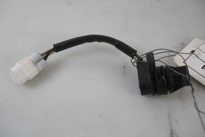 Framsidan på Kamaxelgivare från en Yamaha FJR 1300 -2016 motorcykel.