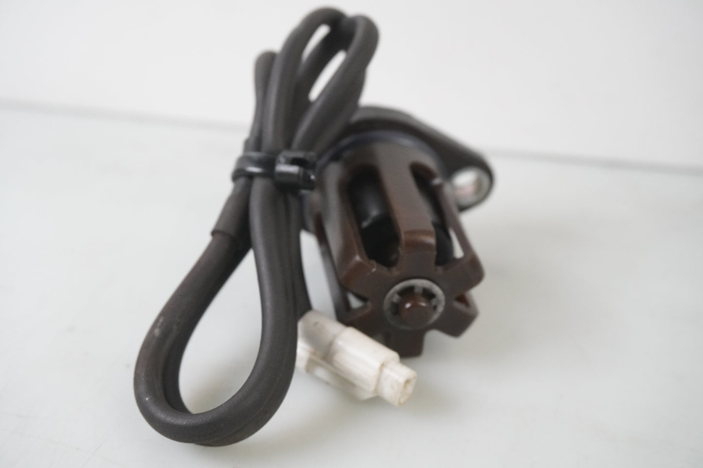 Framsidan på Oljenivågivare från en Yamaha YZF 1000 R1 -2009 motorcykel.