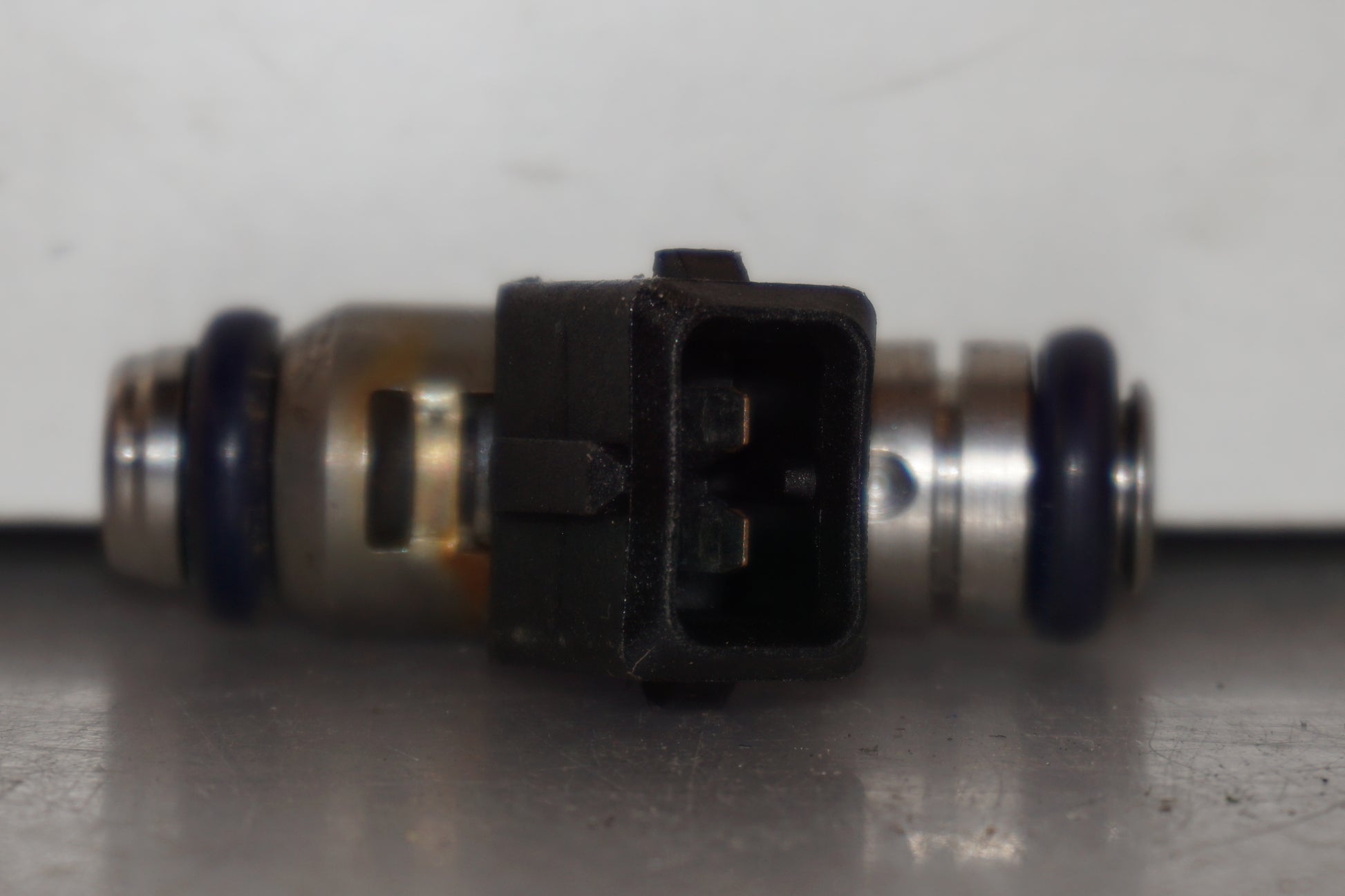 Baksidan på Spridare från en Aprilia RSV 1000 -2010 motorcykel.