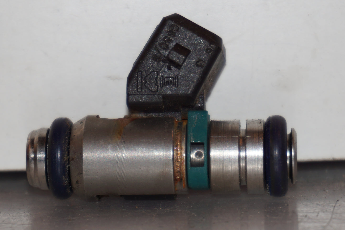 Höger sida på Spridare från en Aprilia RSV 1000 -2010 motorcykel.