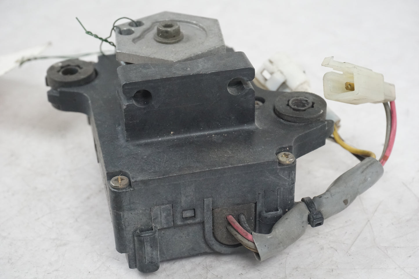 Höger sida på Avgasspjällmotor från en Suzuki GSX-R 1000 -2003 motorcykel.