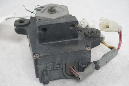 Höger sida på Avgasspjällmotor från en Suzuki GSX-R 1000 -2003 motorcykel.