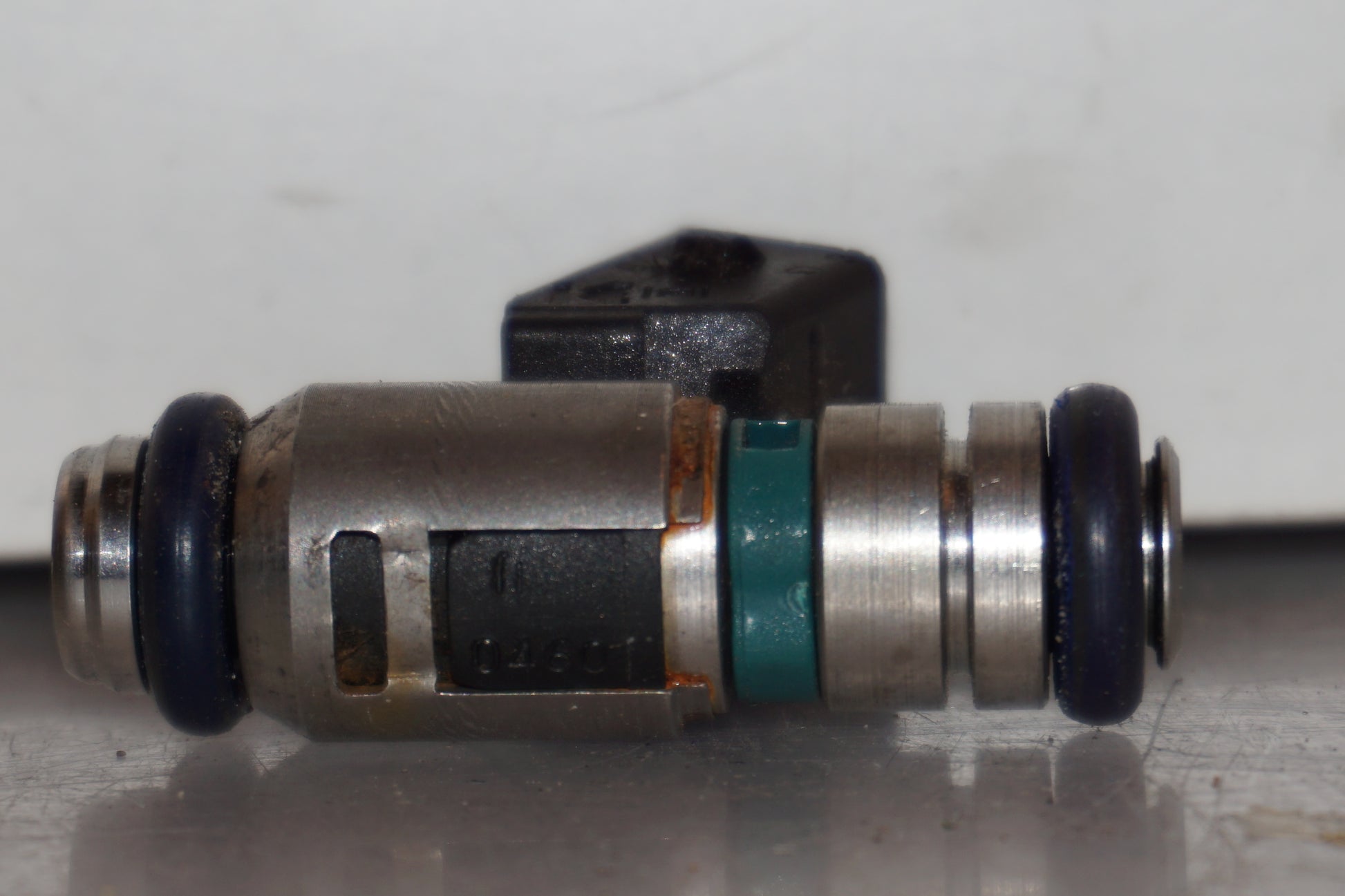 Vänster sida på Spridare från en Aprilia RSV 1000 -2010 motorcykel.