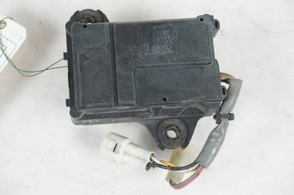 Vänster sida på Avgasspjällmotor från en Suzuki GSX-R 1000 -2003 motorcykel.