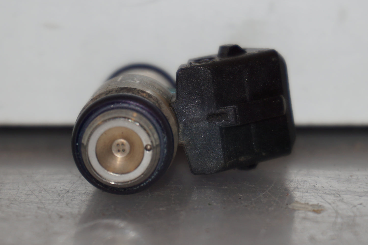 Snett uppifrån på Spridare från en Aprilia RSV 1000 -2010 motorcykel.