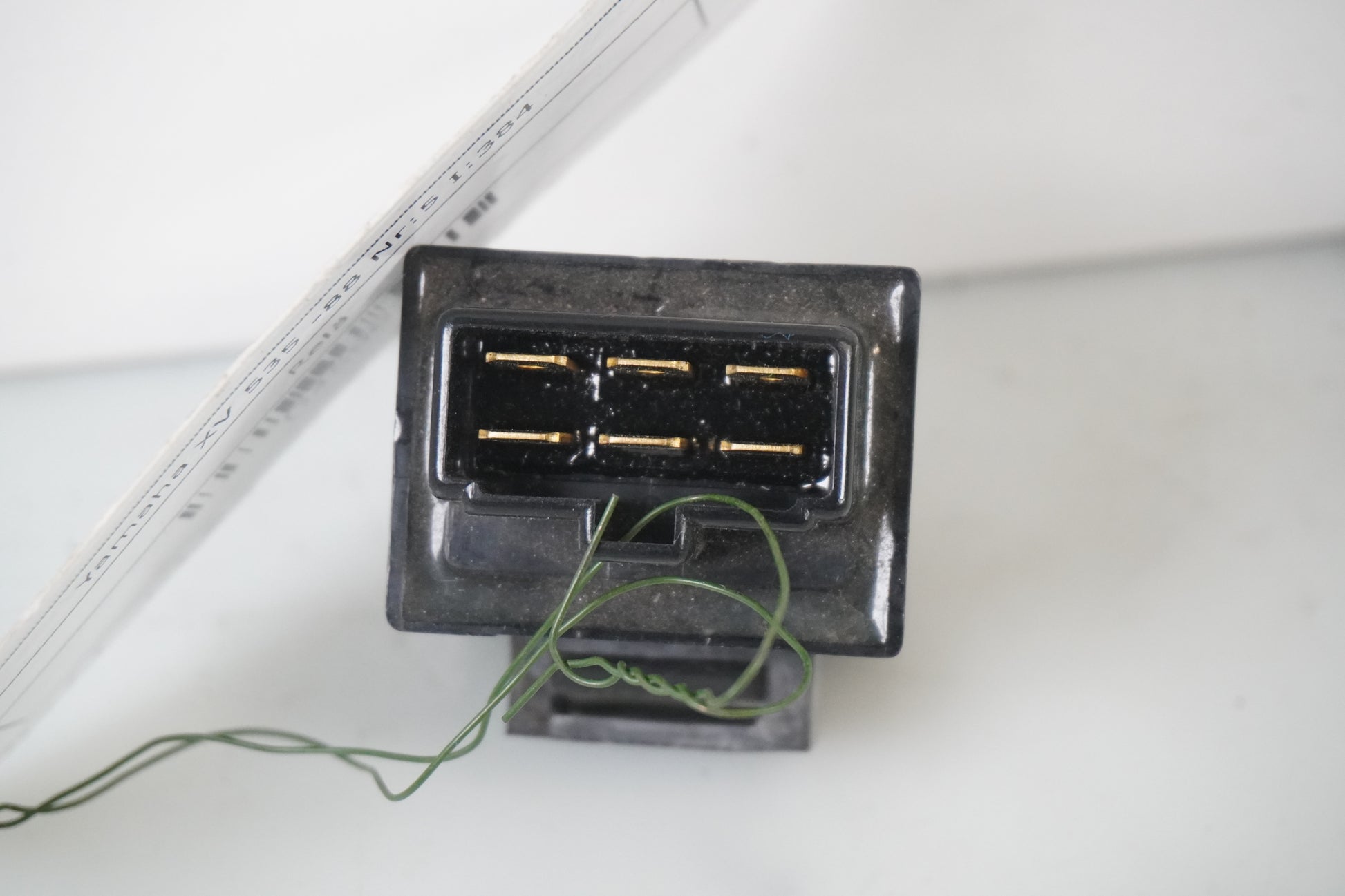 Höger sida på Relä från en Yamaha XV 535 -1988 motorcykel.