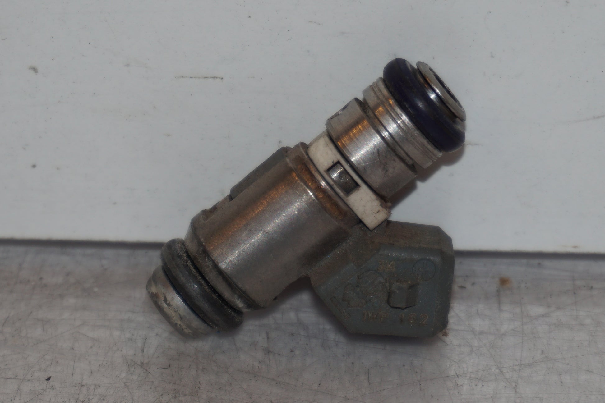 Framsidan på Spridare från en Aprilia RSV 1000 -2010 motorcykel.