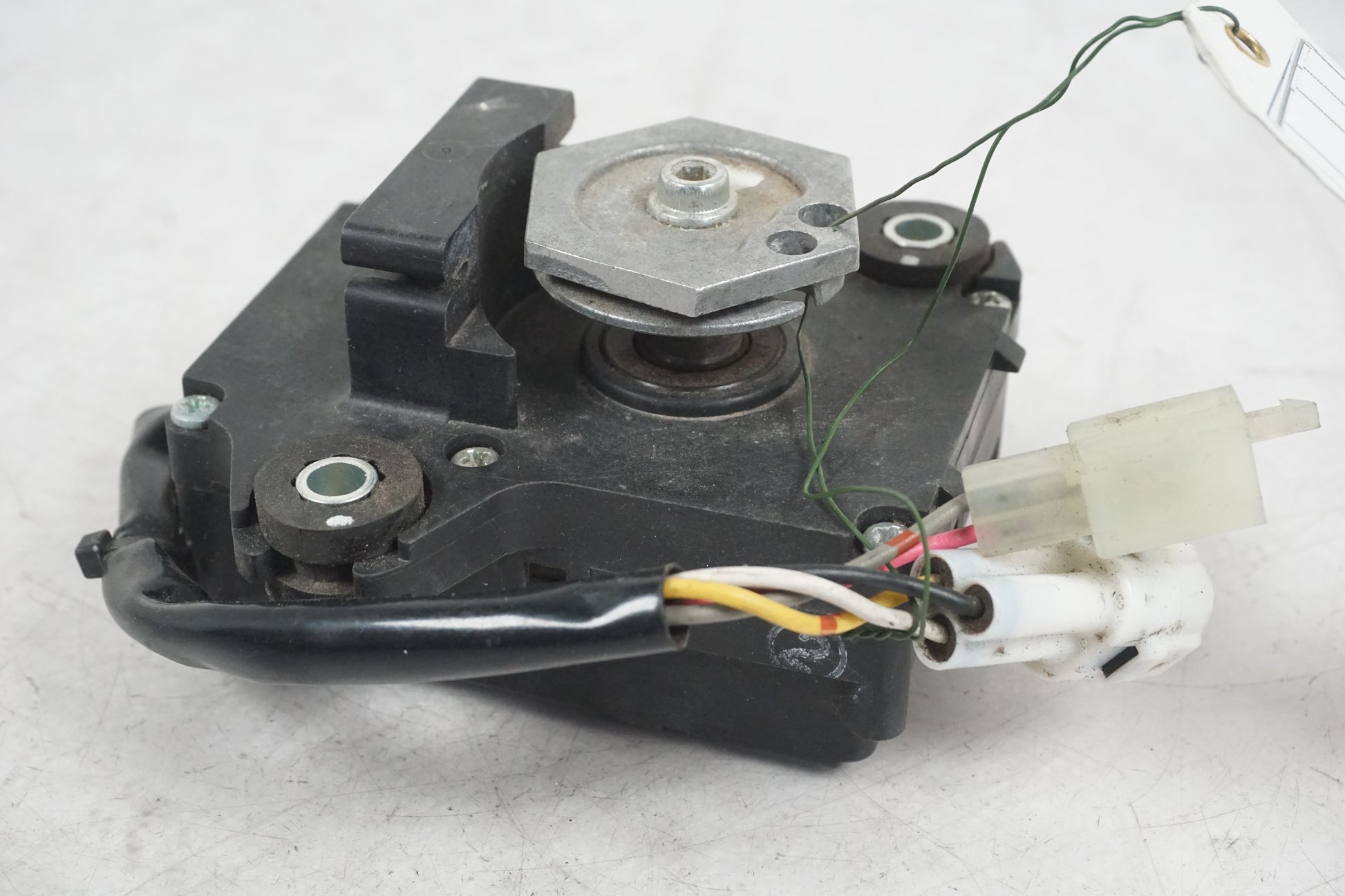 Höger sida på Avgasspjällmotor från en Suzuki GSX 1300 BK -2008 motorcykel.