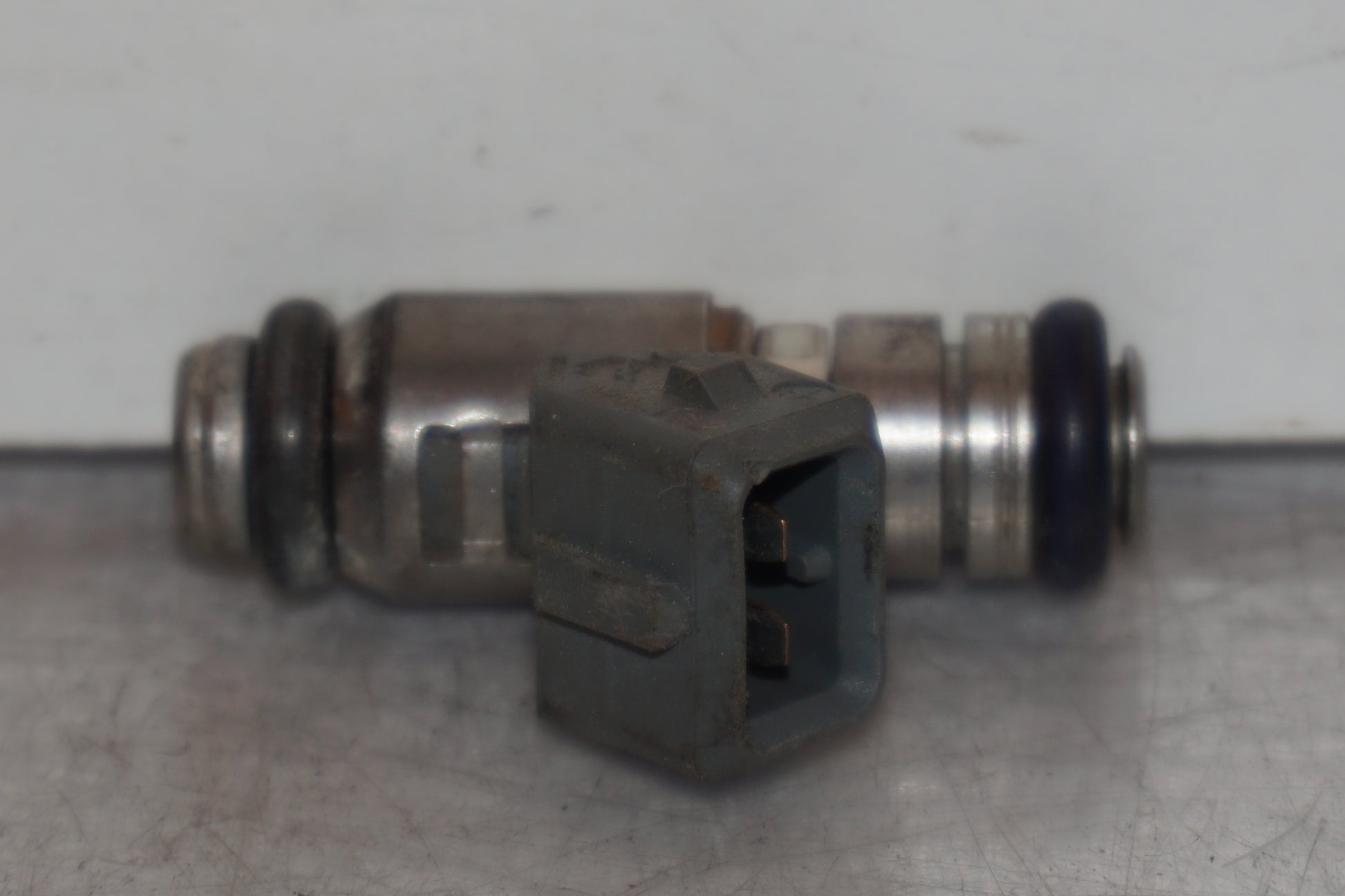 Baksidan på Spridare från en Aprilia RSV 1000 -2010 motorcykel.