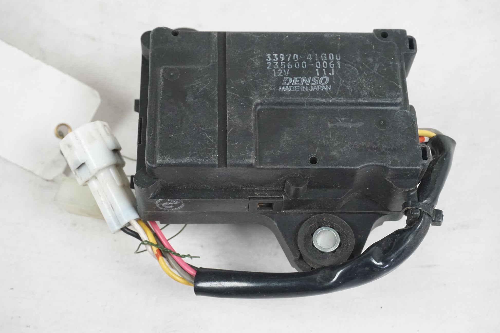 Vänster sida på Avgasspjällmotor från en Suzuki GSX 1300 BK -2008 motorcykel.