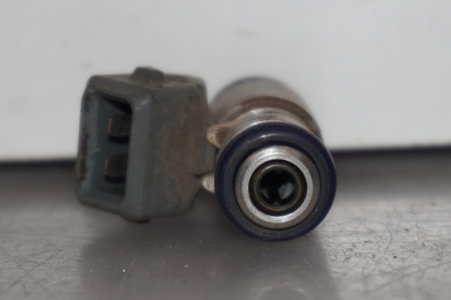 Snett nerifrån på Spridare från en Aprilia RSV 1000 -2010 motorcykel.