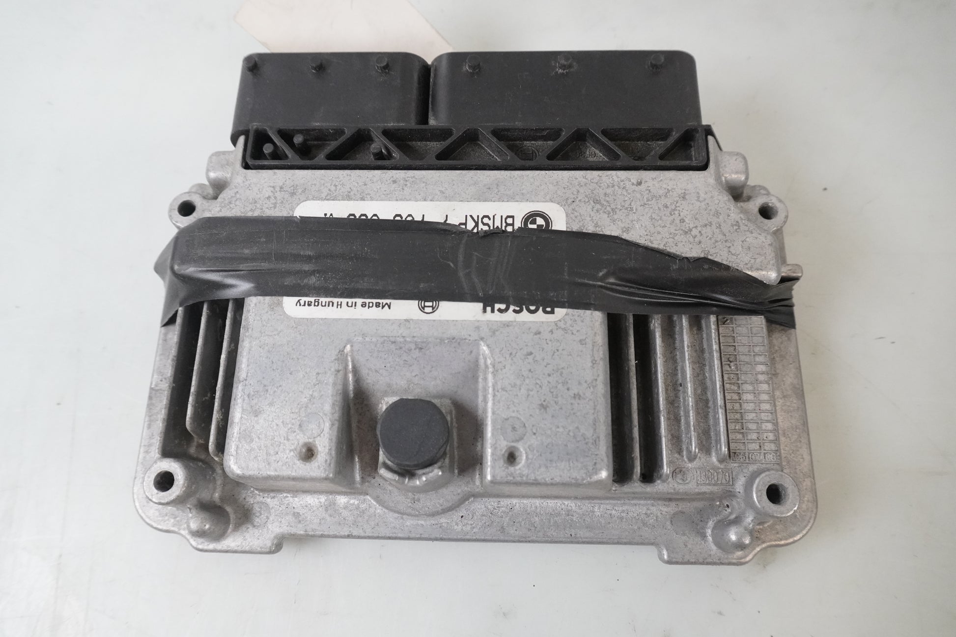 Framsidan på Styrbox Motronic från en BMW K 1200 R Sport -2007 motorcykel.