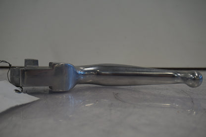 Vänster sida på Bromsgrepp från en H-D Softail Breakout FXSB -2014 motorcykel.