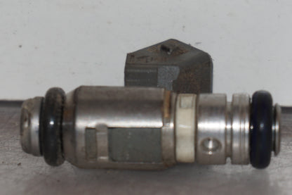 Vänster sida på Spridare från en Aprilia RSV 1000 -2010 motorcykel.