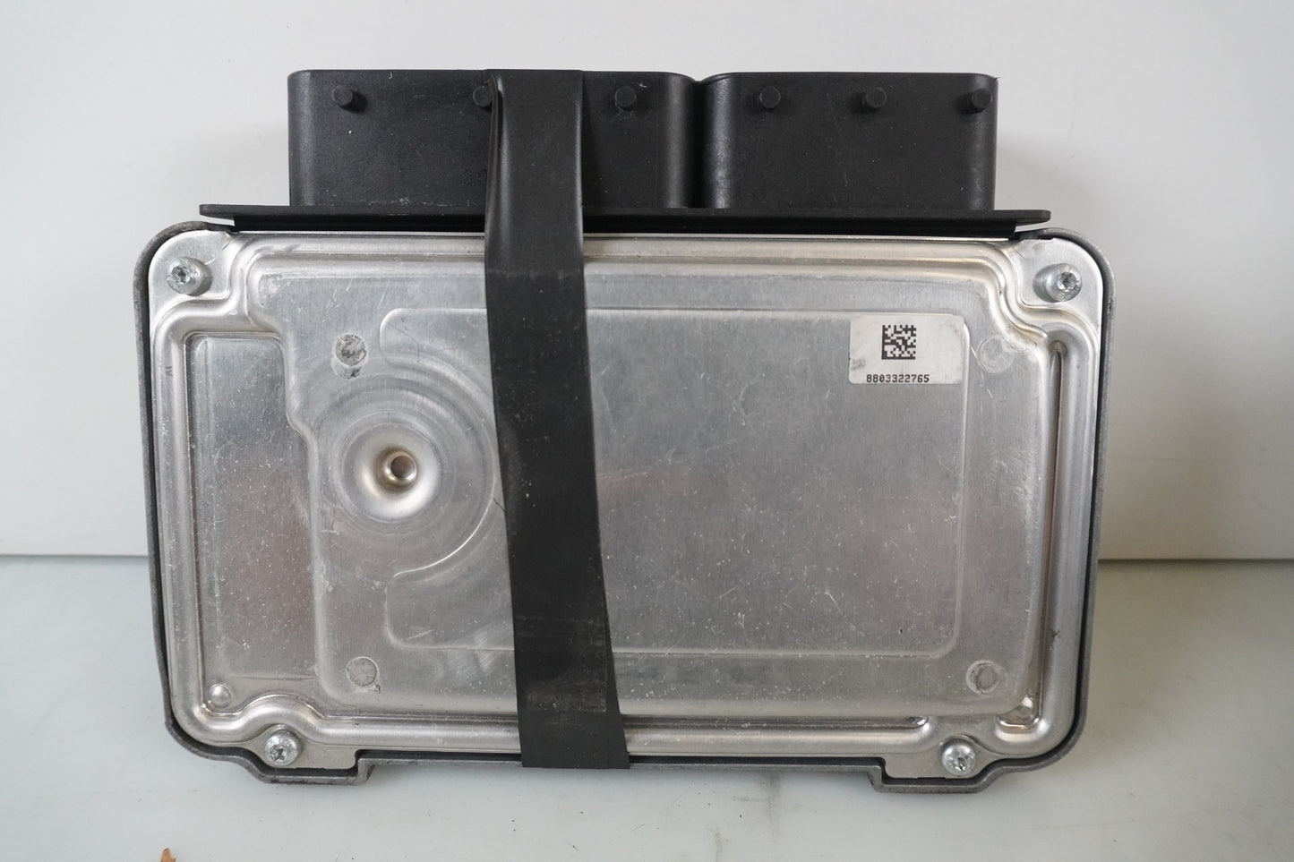 Framsidan på Motronic styrenhet från en BMW K 1300 GT -2009 motorcykel.