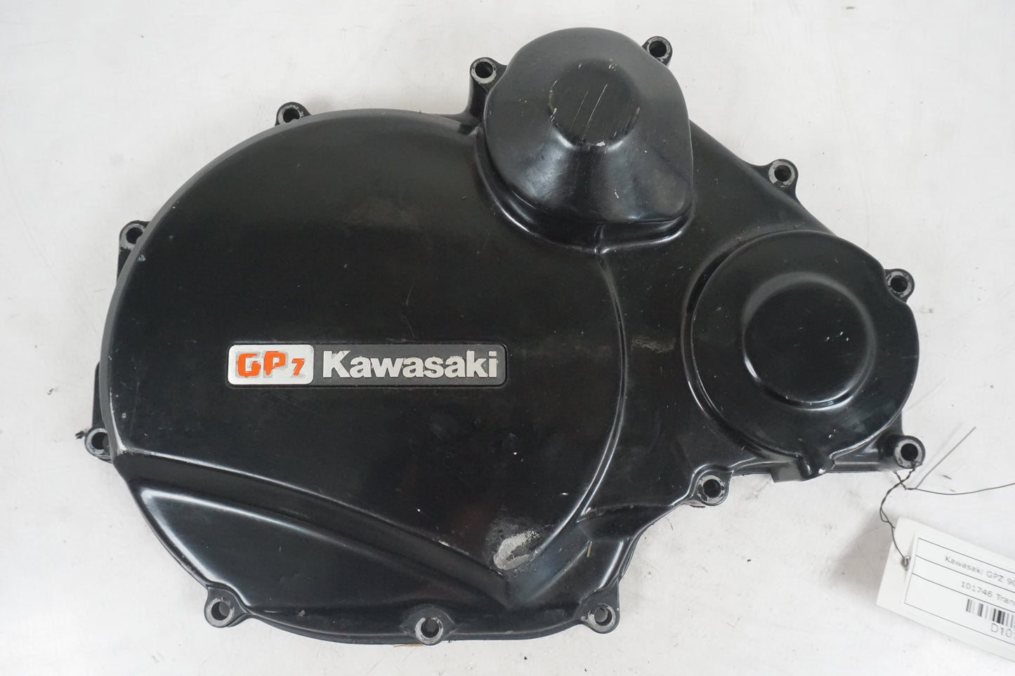 Framsidan på Transmissionskåpa från en Kawasaki GPZ 900 -1988 motorcykel.