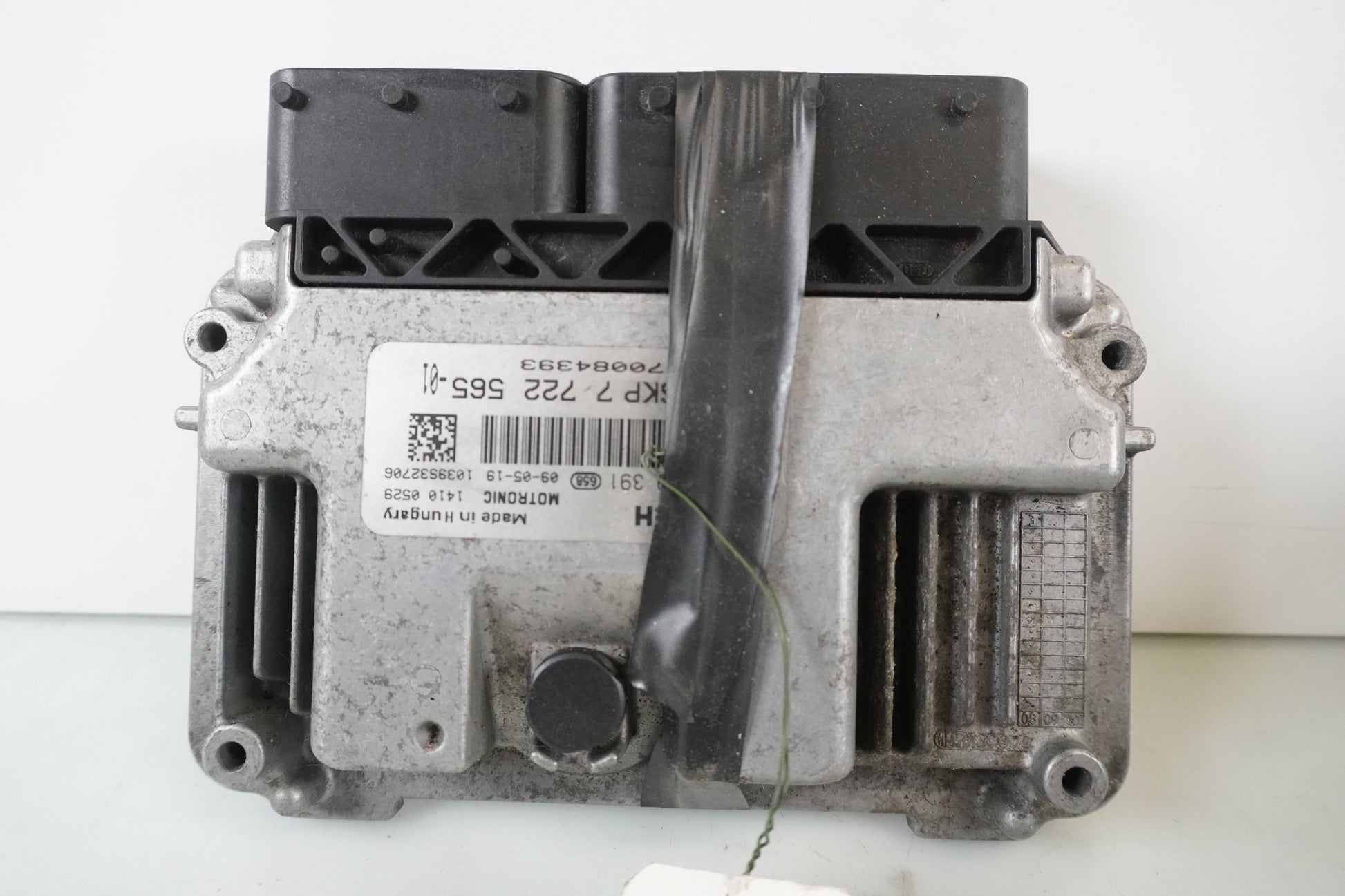 Baksidan på Motronic styrenhet från en BMW K 1300 GT -2009 motorcykel.