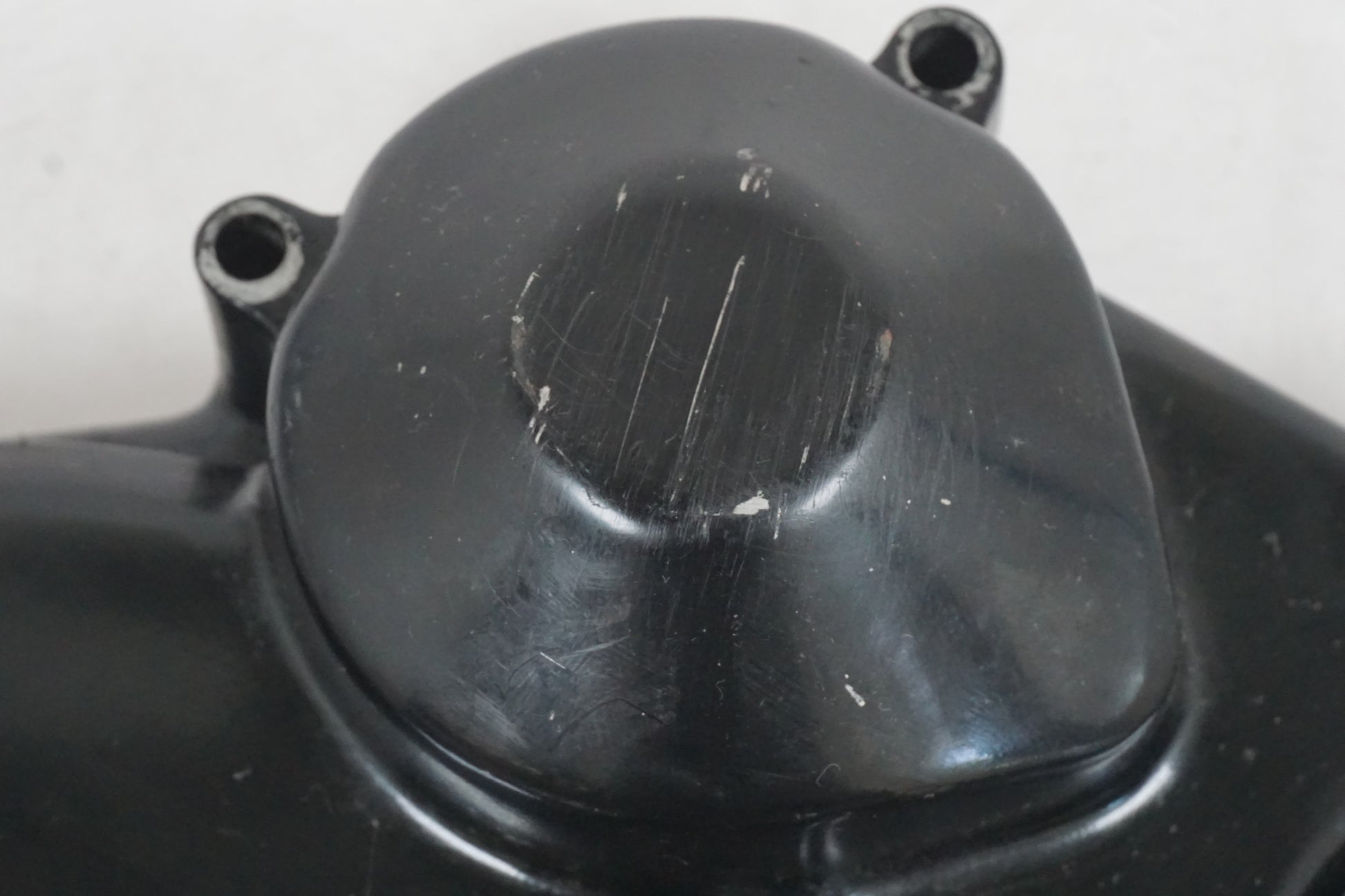 Baksidan på Transmissionskåpa från en Kawasaki GPZ 900 -1988 motorcykel.