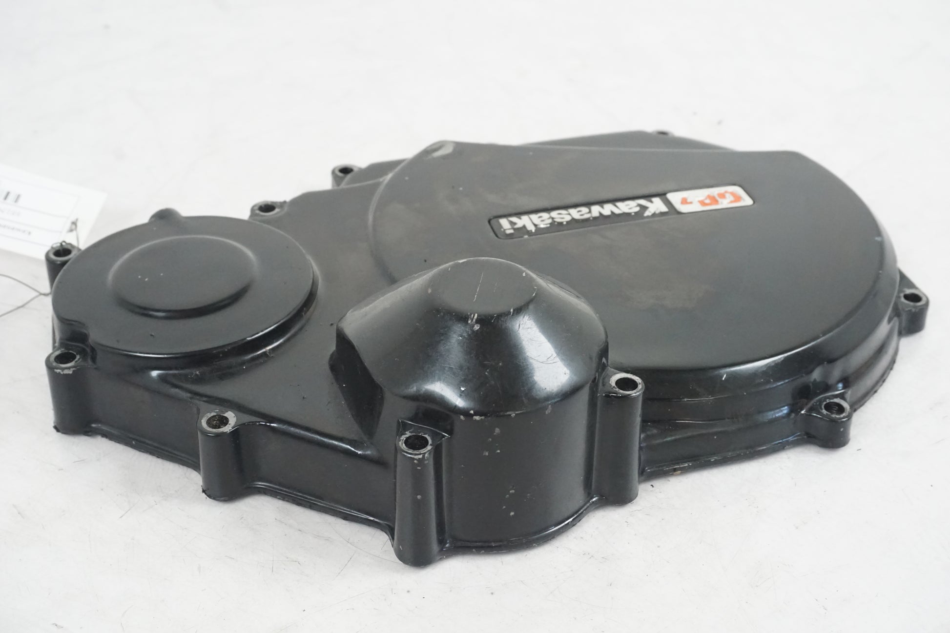 Snett nerifrån på Transmissionskåpa från en Kawasaki GPZ 900 -1988 motorcykel.