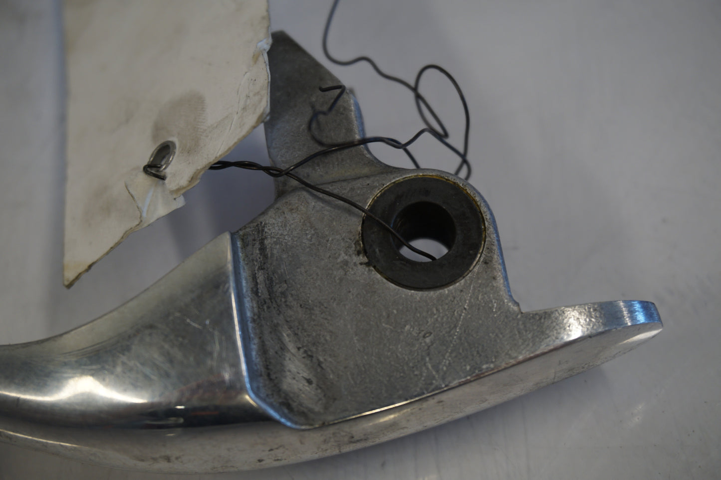 Snett nerifrån på Bromsgrepp från en H-D Street Glide FLHX -2016 motorcykel.