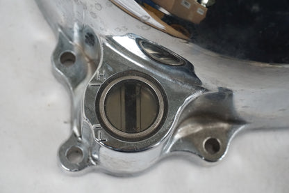 Baksidan på Transmissionskåpa från en Kawasaki VN 1600 Mean Streak -2004 motorcykel.