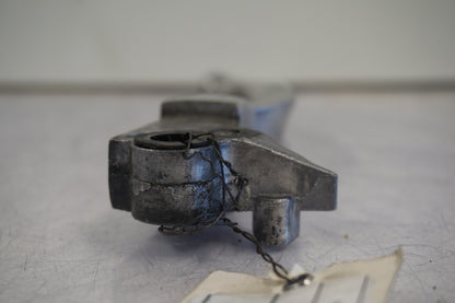 Höger sida på Bromsgrepp från en H-D Dyna Street Bob FXDB/I -2013 motorcykel.