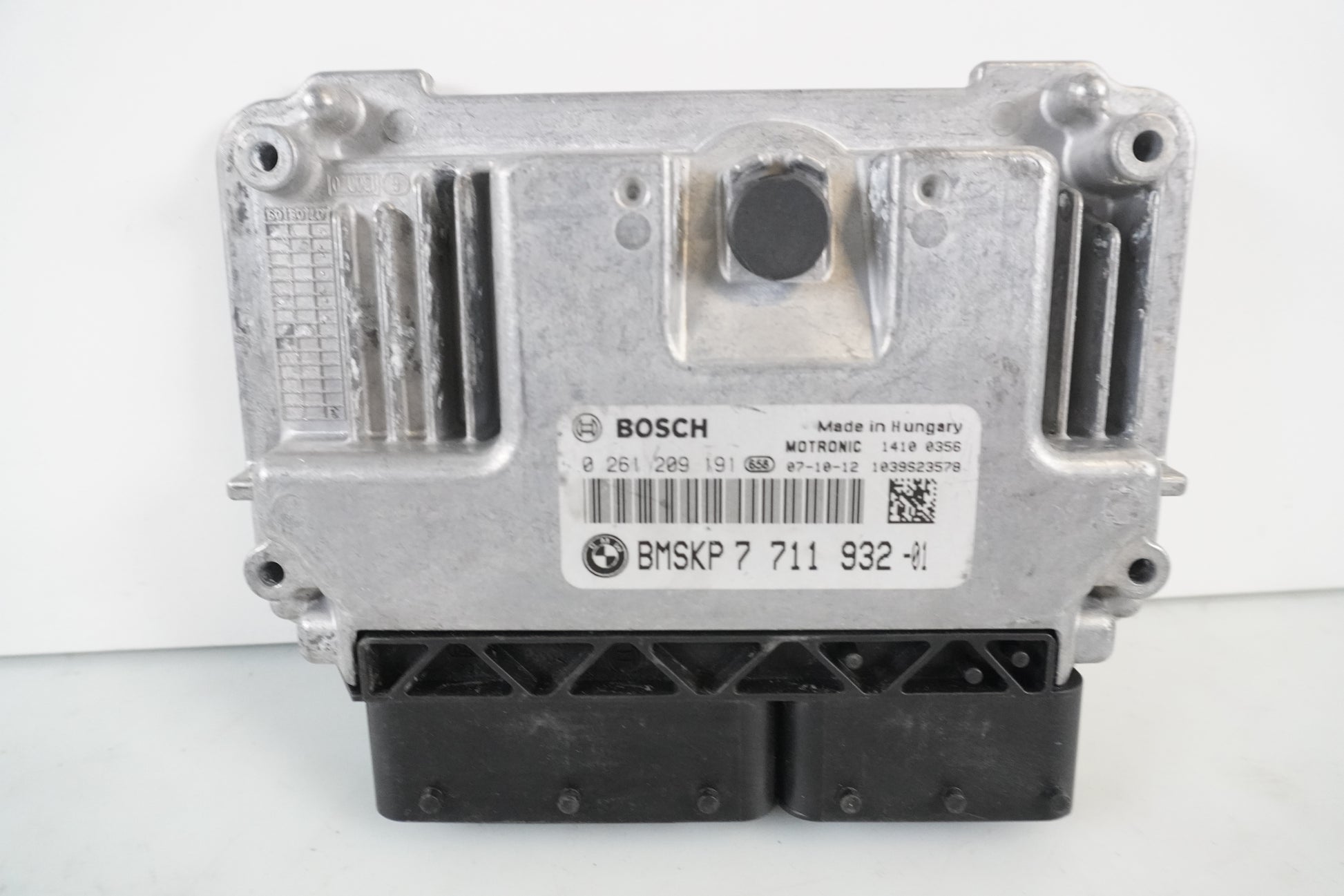 Baksidan på Motronic styrenhet från en BMW F 800 ST -2008 motorcykel.