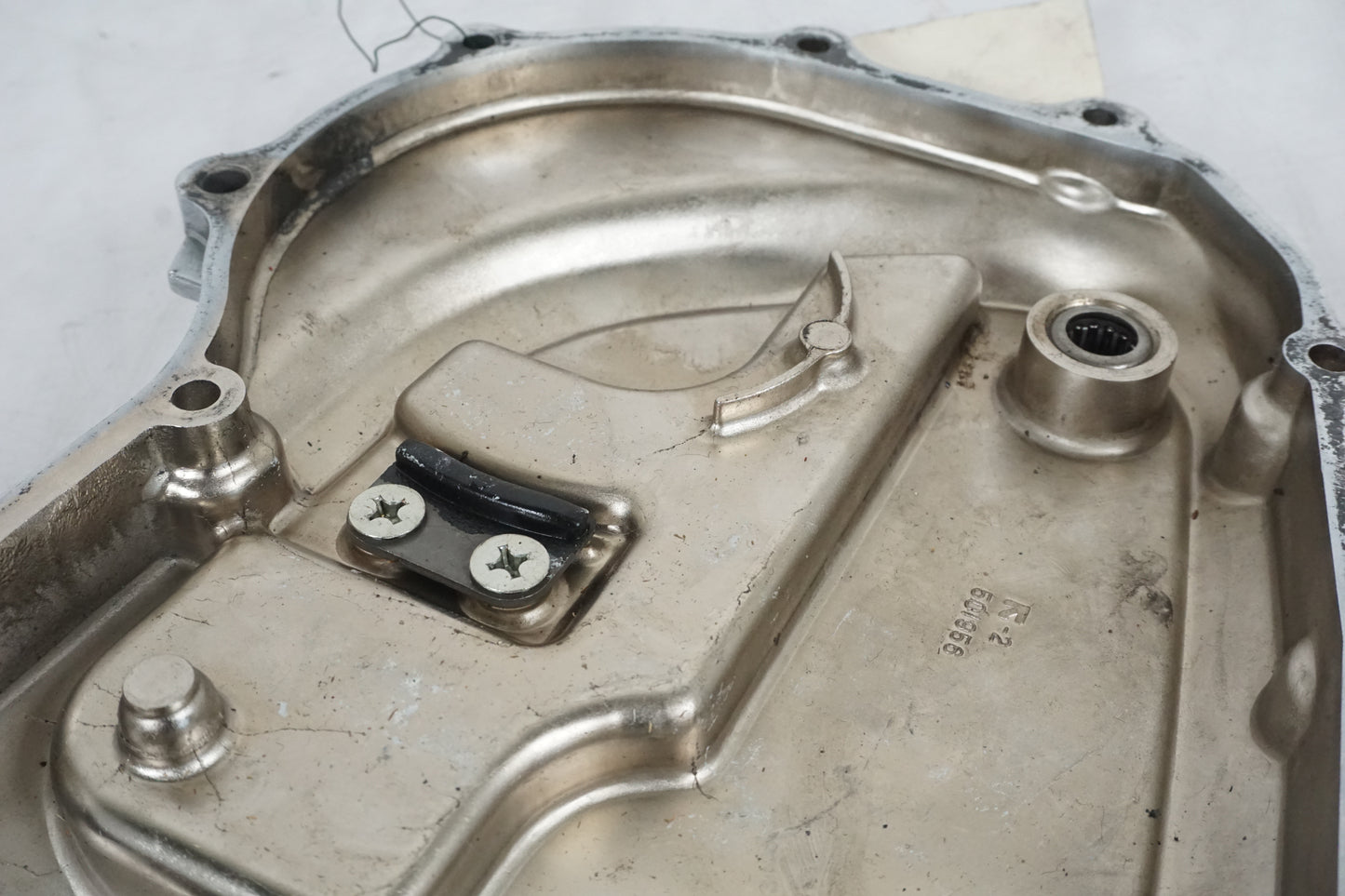 Extrabild6 på Transmissionskåpa från en Kawasaki VN 1600 Mean Streak -2004 motorcykel.