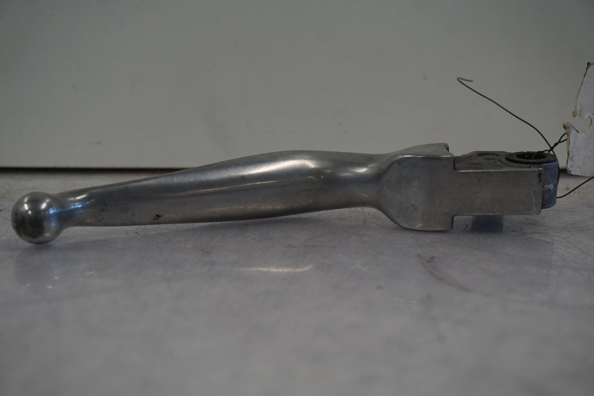 Baksidan på Strålkastarkåpa från en Yamaha MT-07 Tracer -2016 motorcykel.