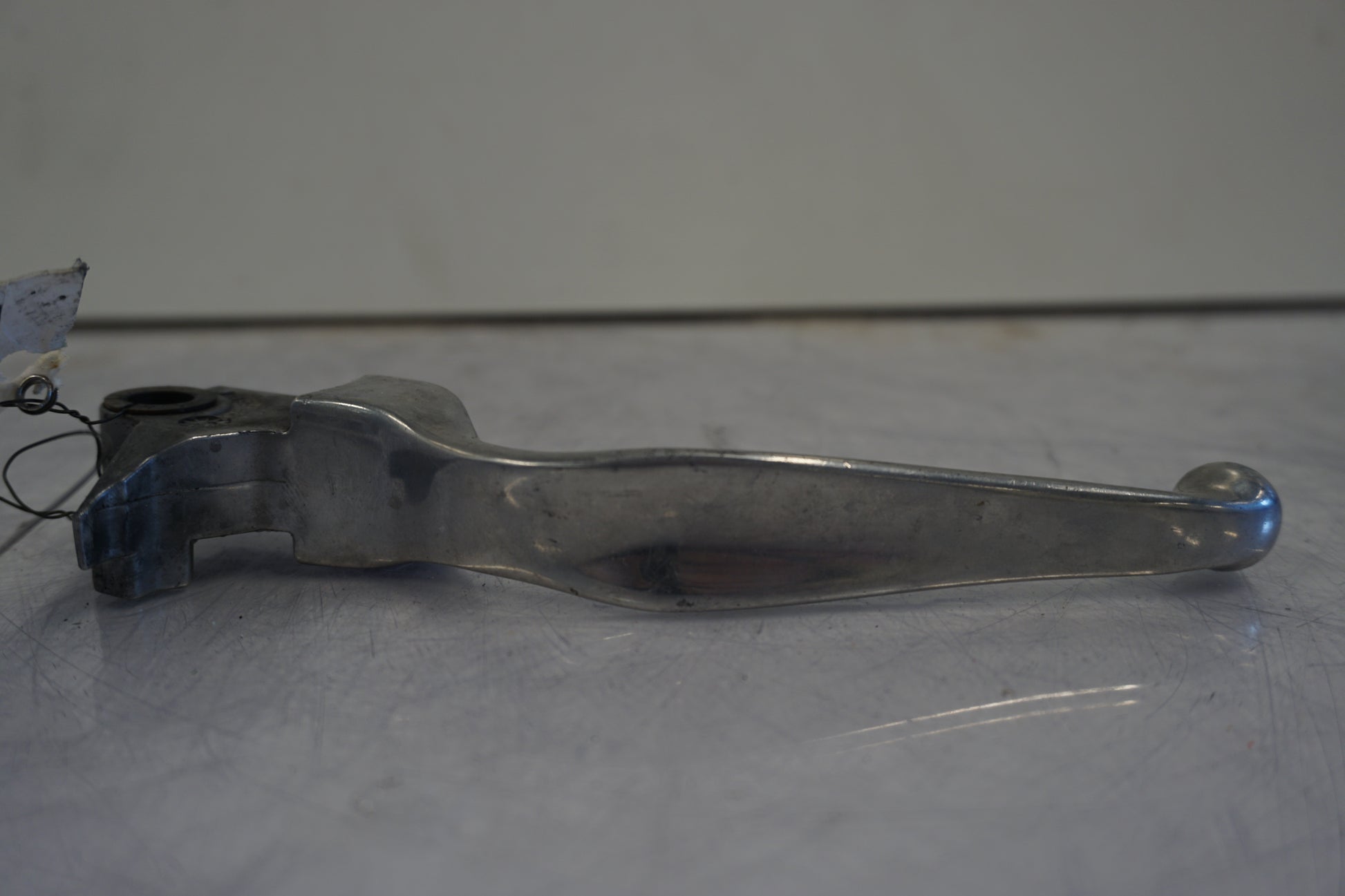 Vänster sida på Strålkastarkåpa från en Yamaha MT-07 Tracer -2016 motorcykel.