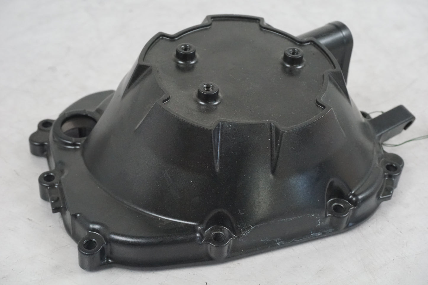 Baksidan på Kopplingskåpa från en Kawasaki Z 1000 -2011 motorcykel.