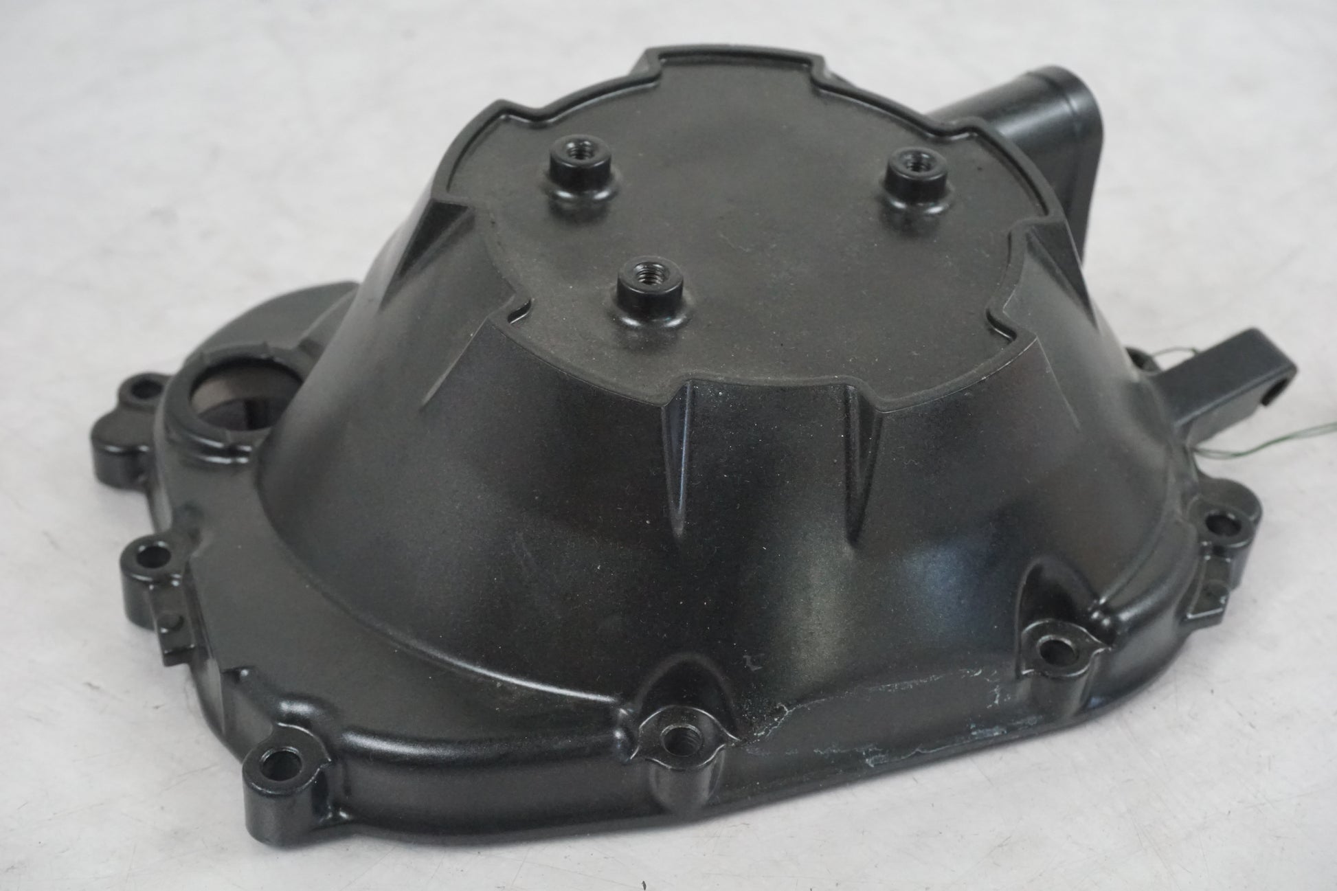 Baksidan på Kopplingskåpa från en Kawasaki Z 1000 -2011 motorcykel.