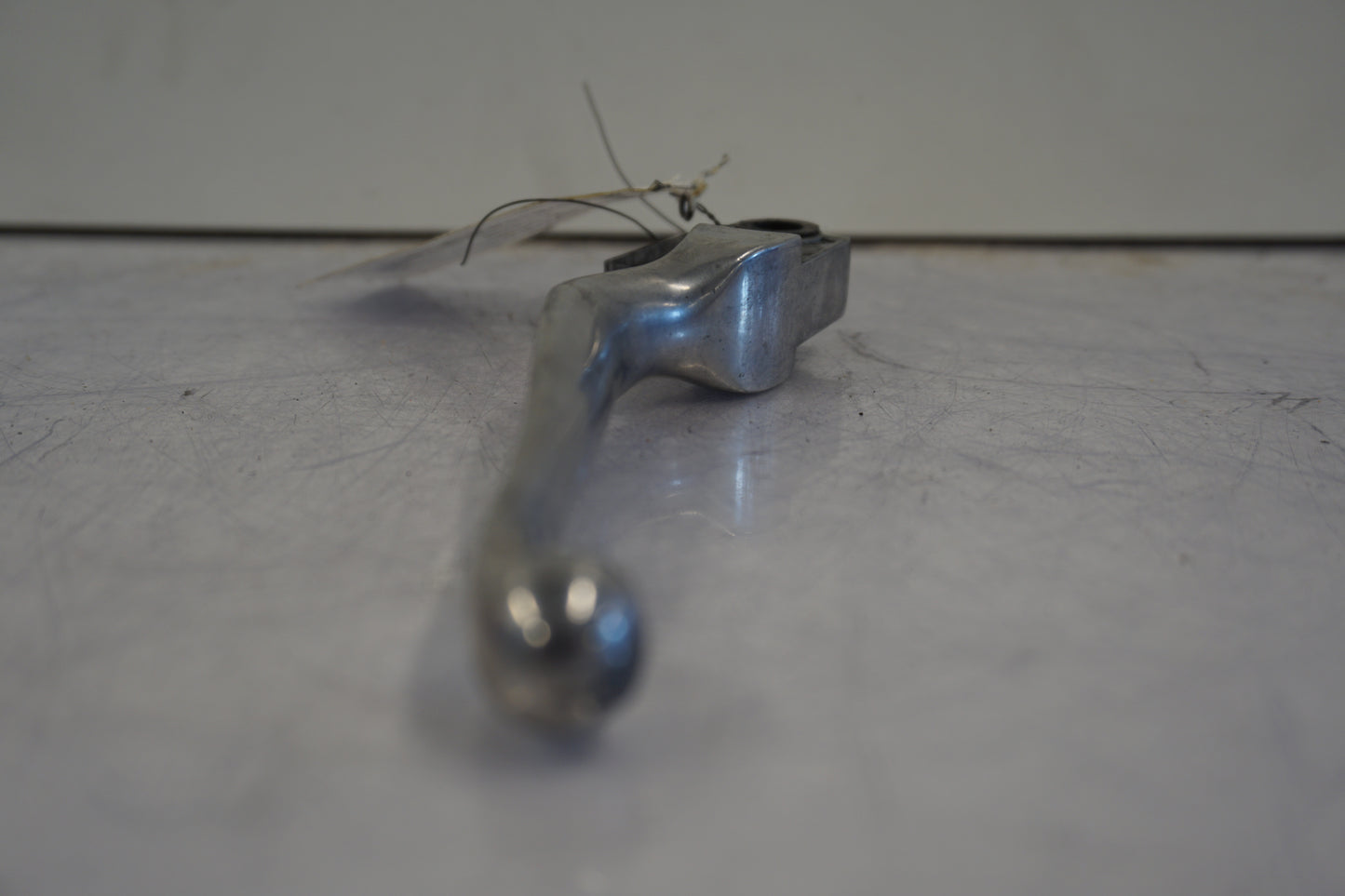 Snett uppifrån på Strålkastarkåpa från en Yamaha MT-07 Tracer -2016 motorcykel.