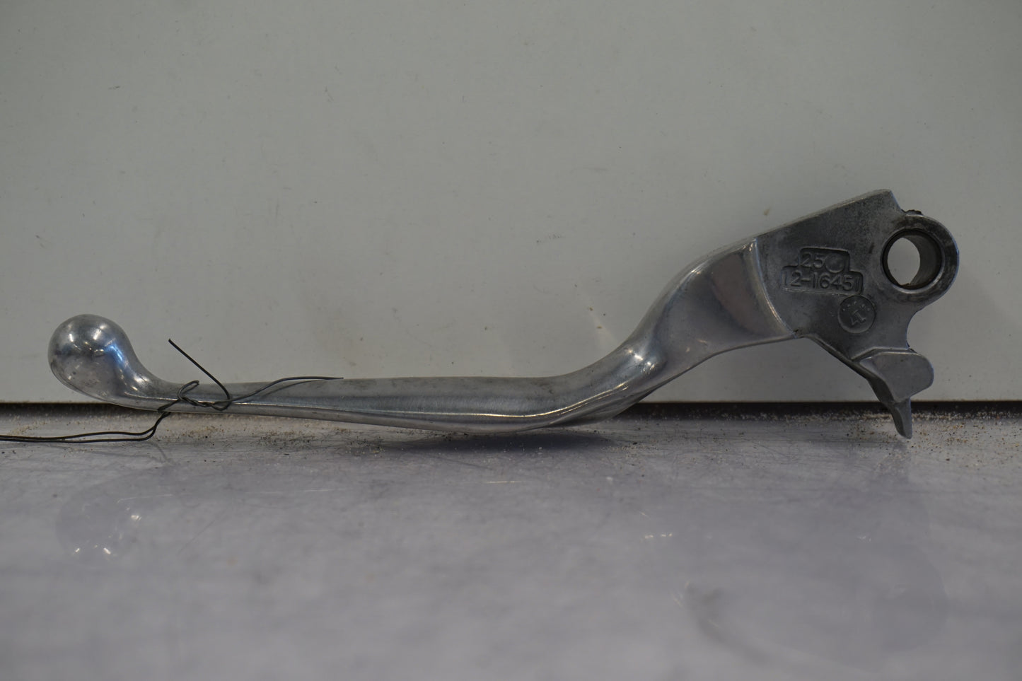 Framsidan på Bromsgrepp från en H-D Dyna Low Rider FXDL -2004 motorcykel.