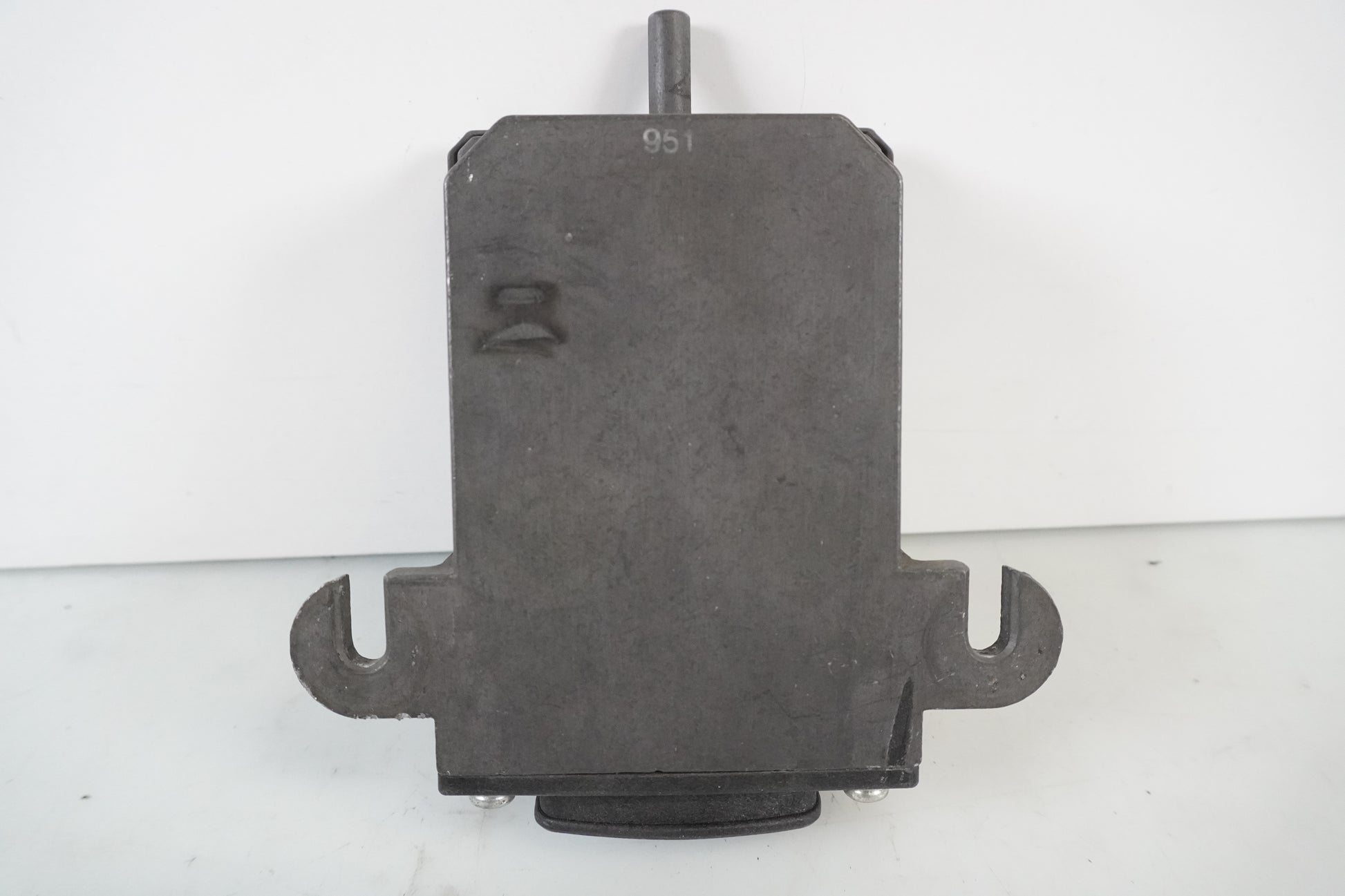 Baksidan på Styrdon från en BMW K 100 LT -1990 motorcykel.