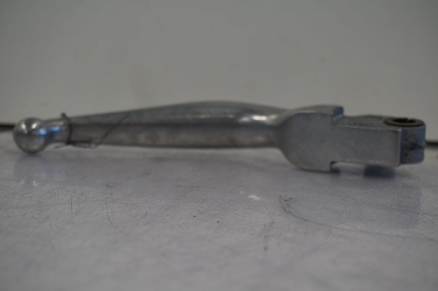 Baksidan på Bromsgrepp från en H-D Dyna Low Rider FXDL -2004 motorcykel.