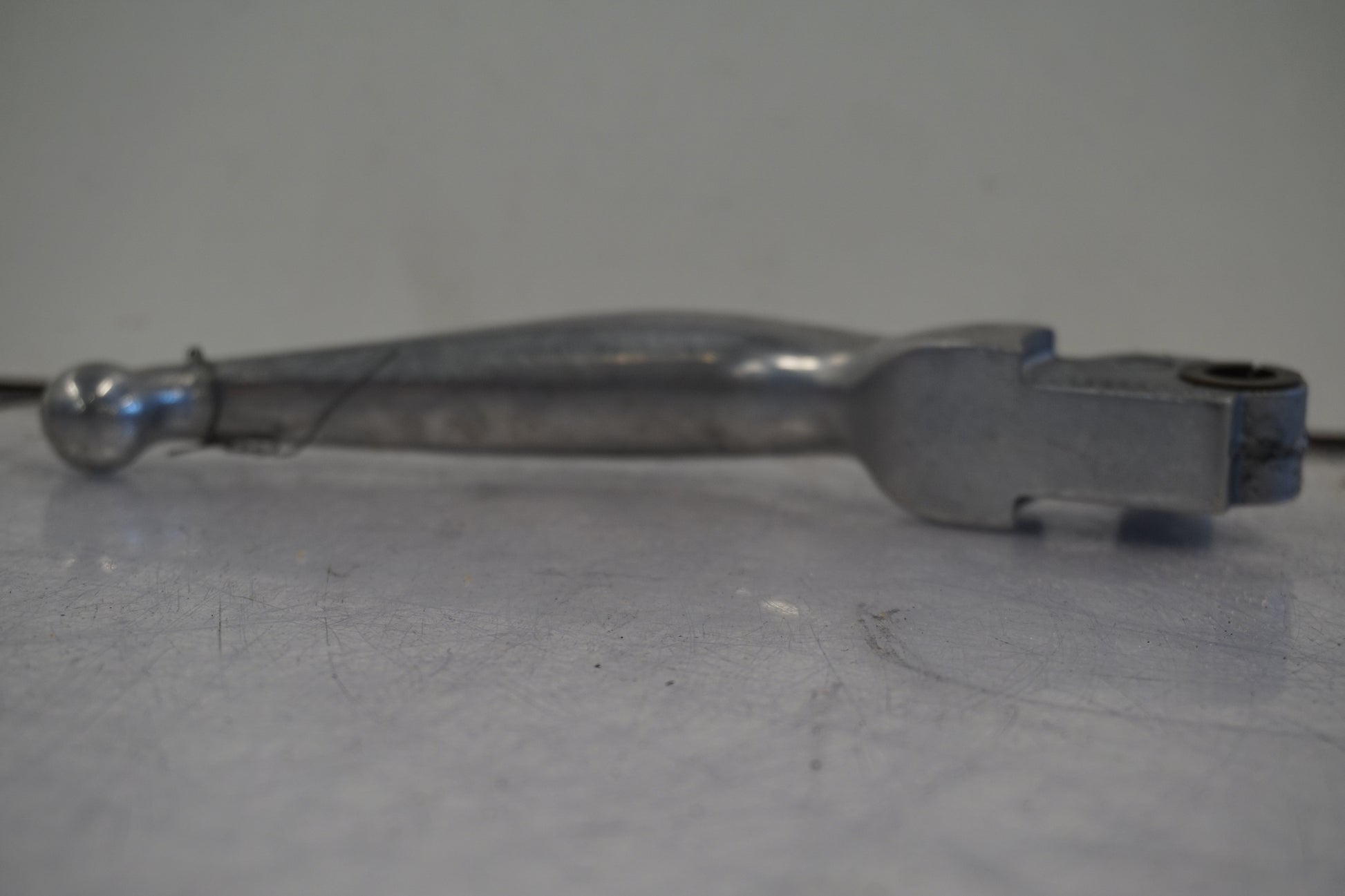 Baksidan på Bromsgrepp från en H-D Dyna Low Rider FXDL -2004 motorcykel.