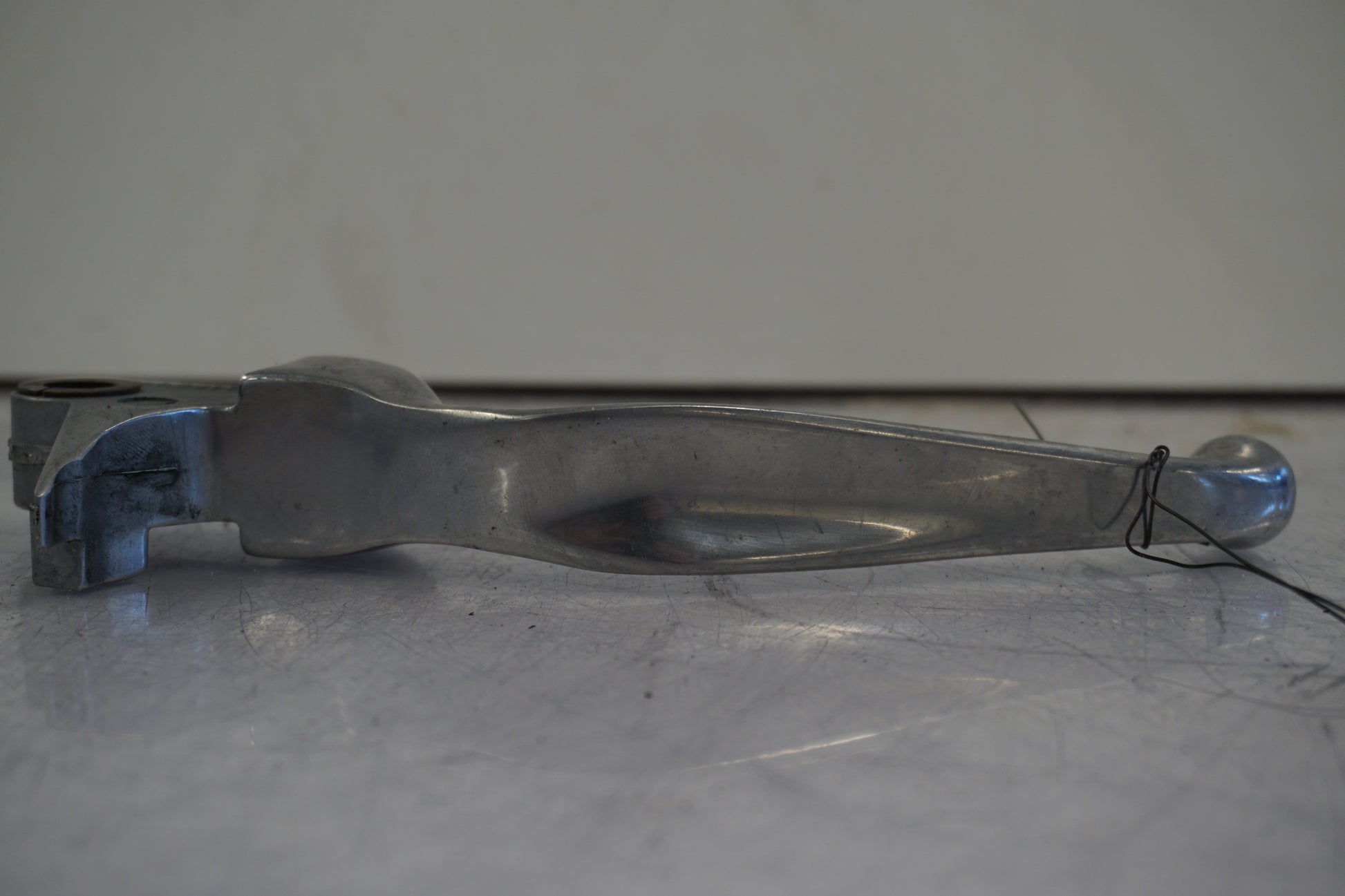 Vänster sida på Bromsgrepp från en H-D Dyna Low Rider FXDL -2004 motorcykel.