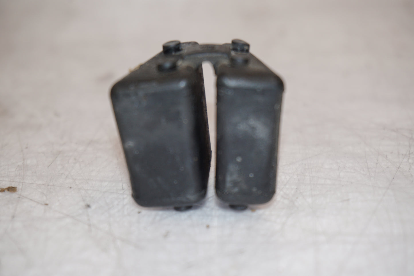 Höger sida på Ryckutjämnare från en Hyosung GT 650 -2006 motorcykel.