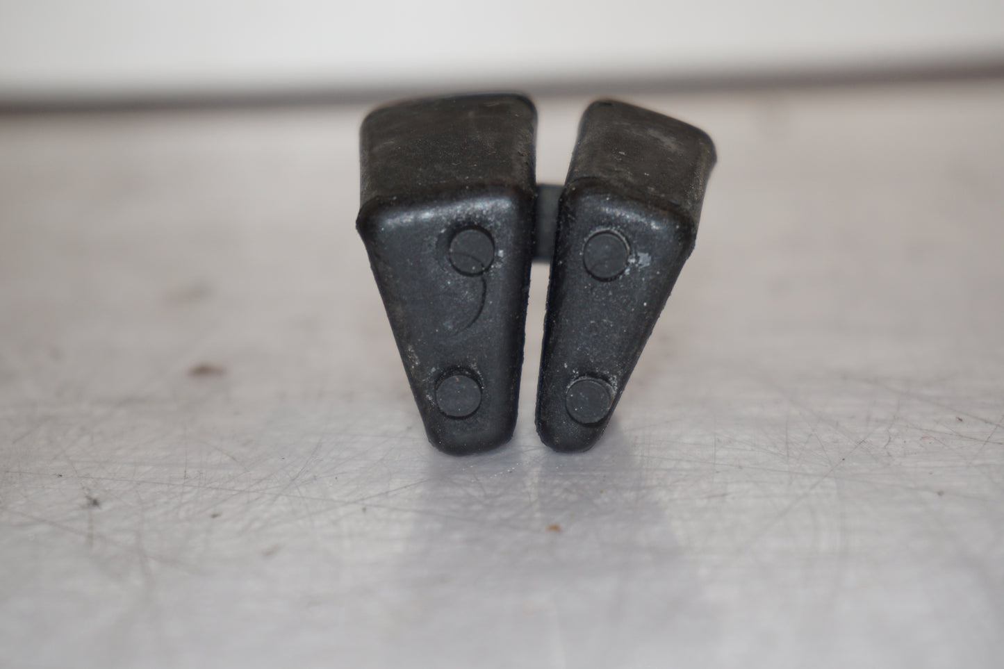 Vänster sida på Ryckutjämnare från en Hyosung GT 650 -2006 motorcykel.