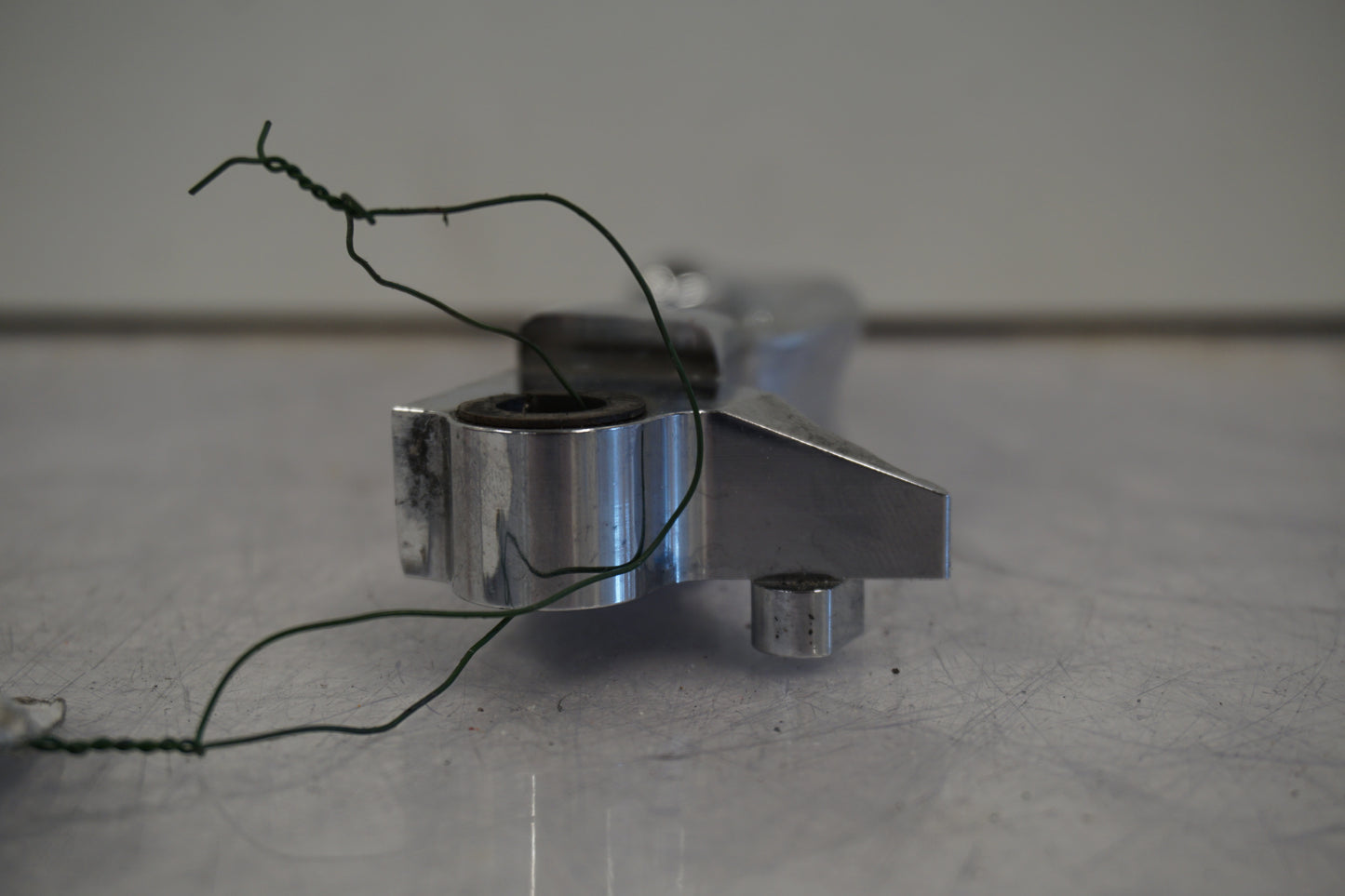 Höger sida på <p>Bromshandtag höger.</p>

<p>Krom.</p> motorcykel.