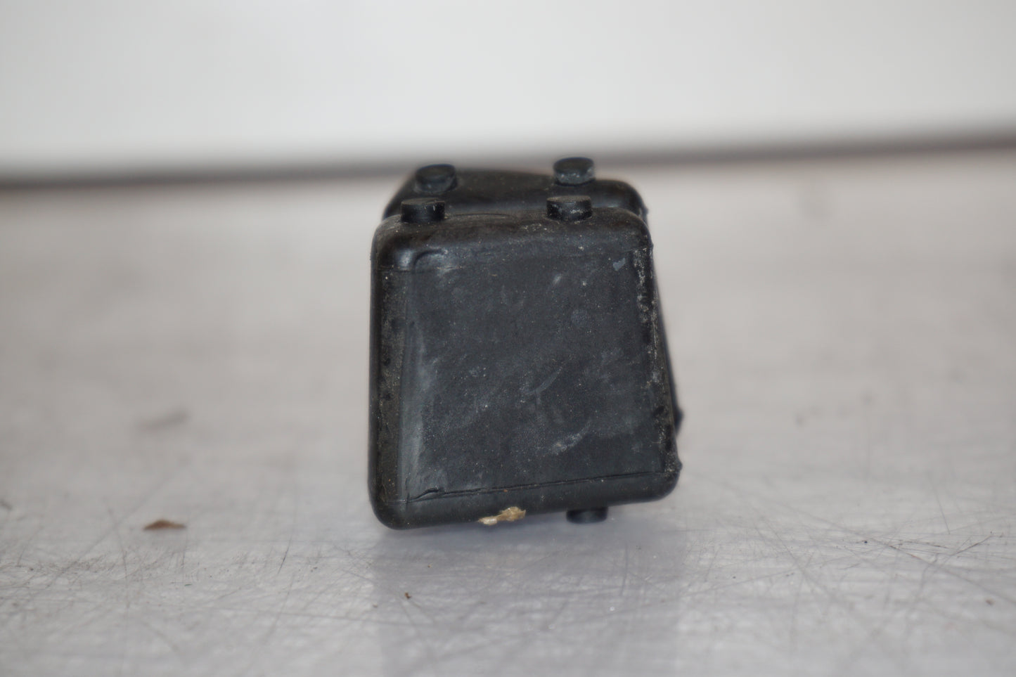 Snett nerifrån på Ryckutjämnare från en Hyosung GT 650 -2006 motorcykel.