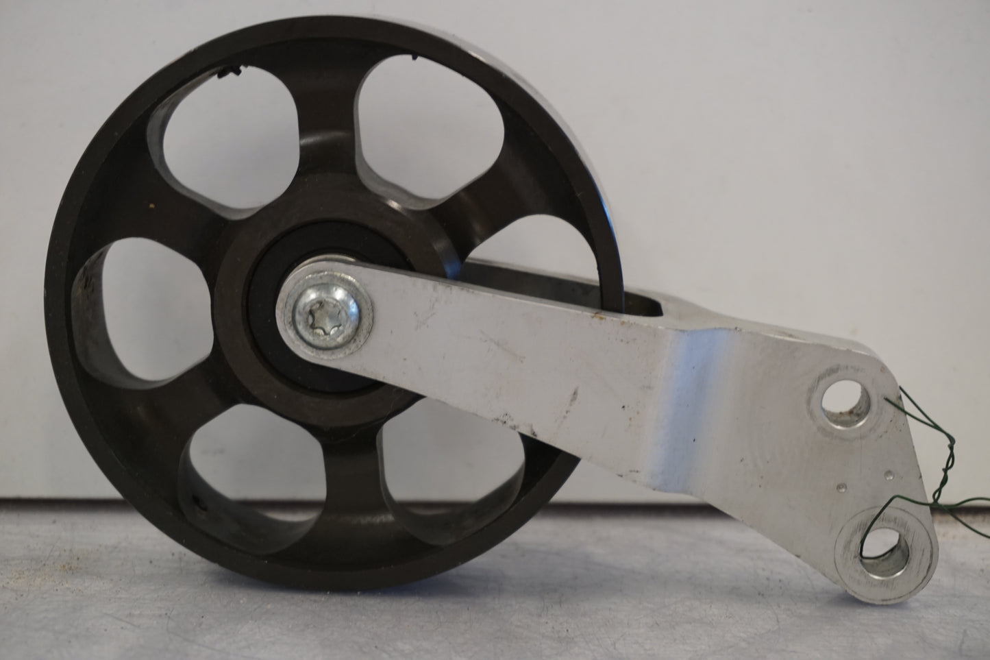 Framsidan på Remsspännhjul från en Buell XB 12 -2009 motorcykel.