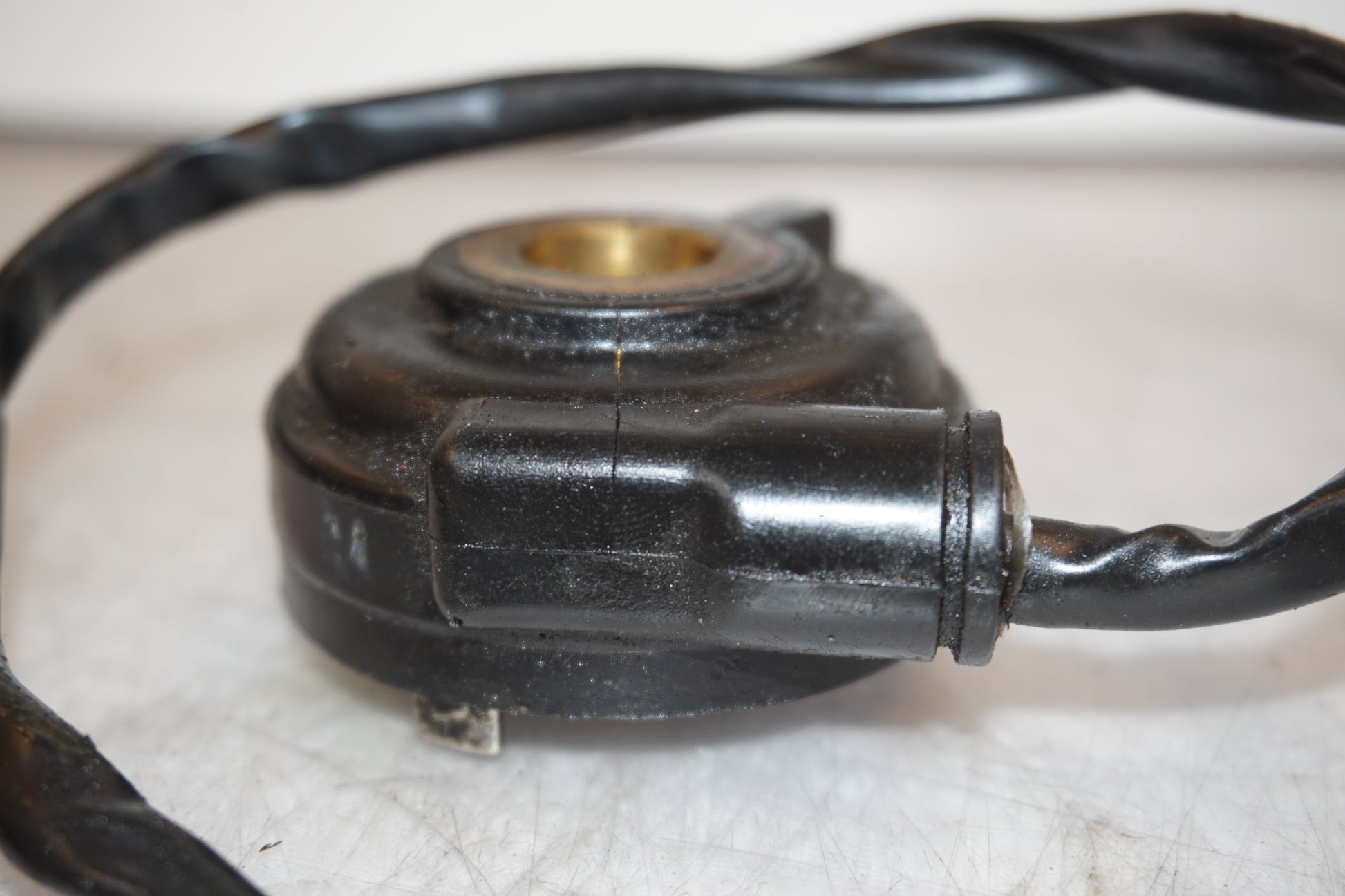 Vänster sida på Hastighetsdrivning från en Hyosung GT 650 -2006 motorcykel.