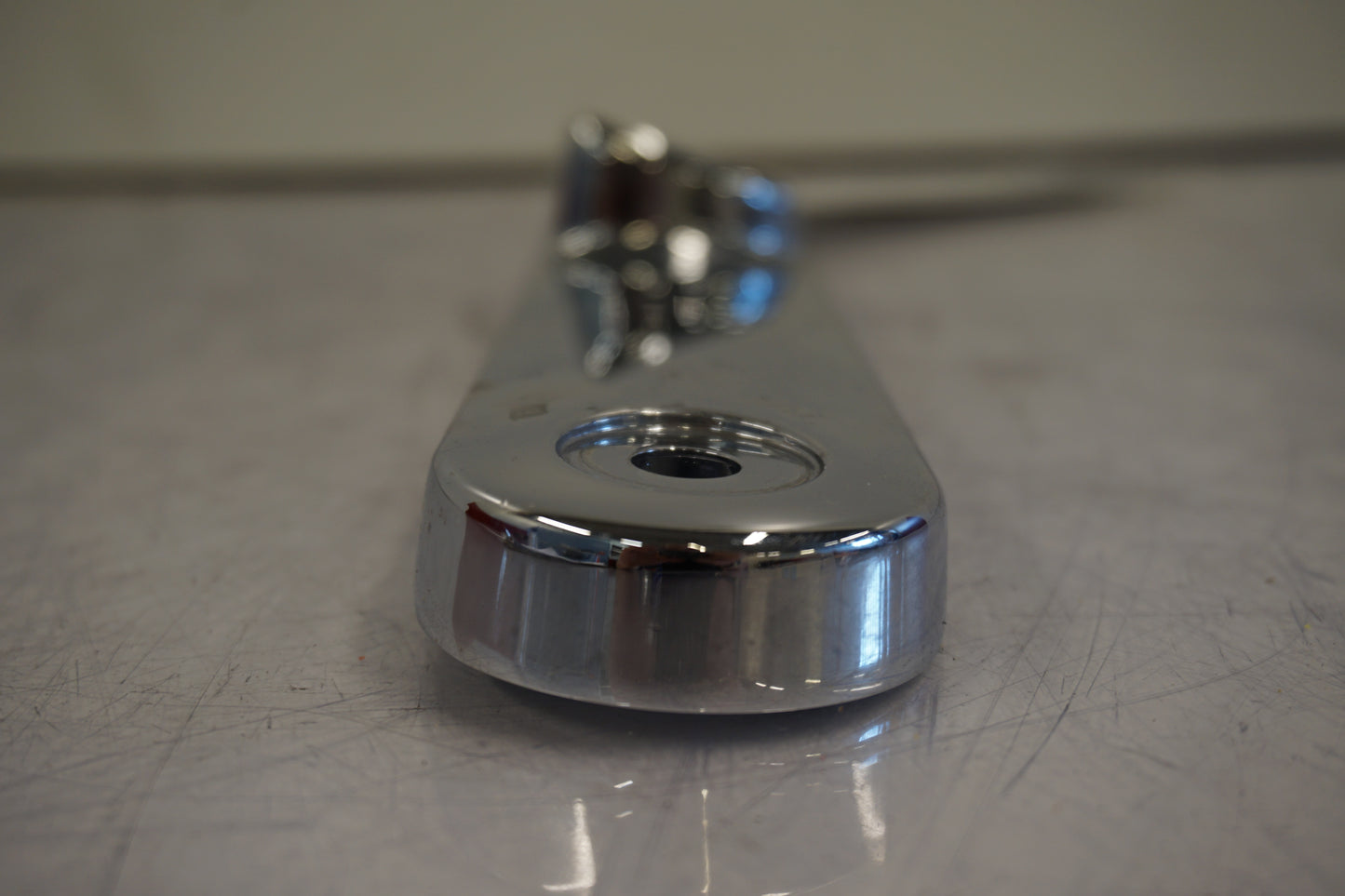 Snett uppifrån på Blinkersfäste från en H-D Street Glide FLHX -2016 motorcykel.