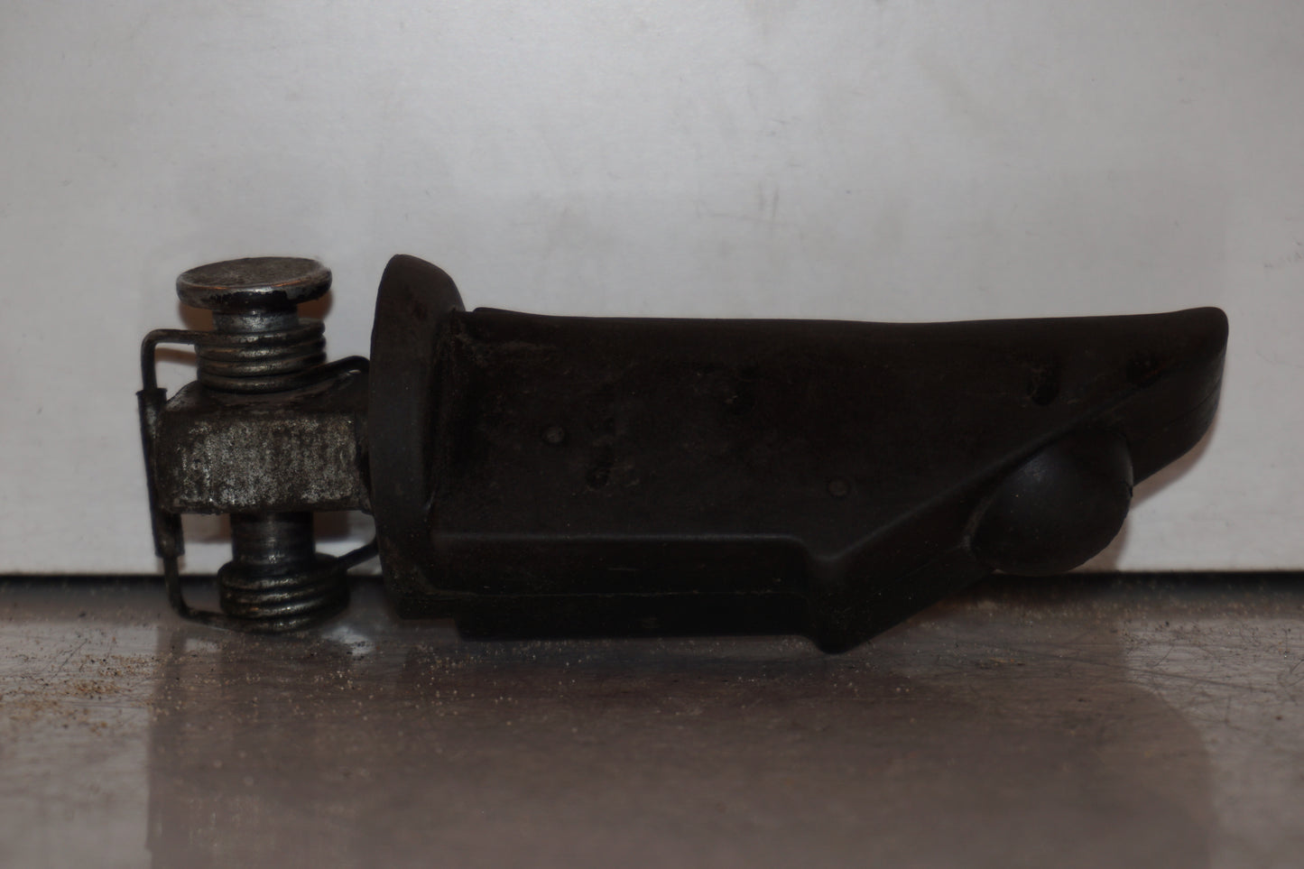 Framsidan på Fotpinne från en Buell X1 Lightning -2002 motorcykel.