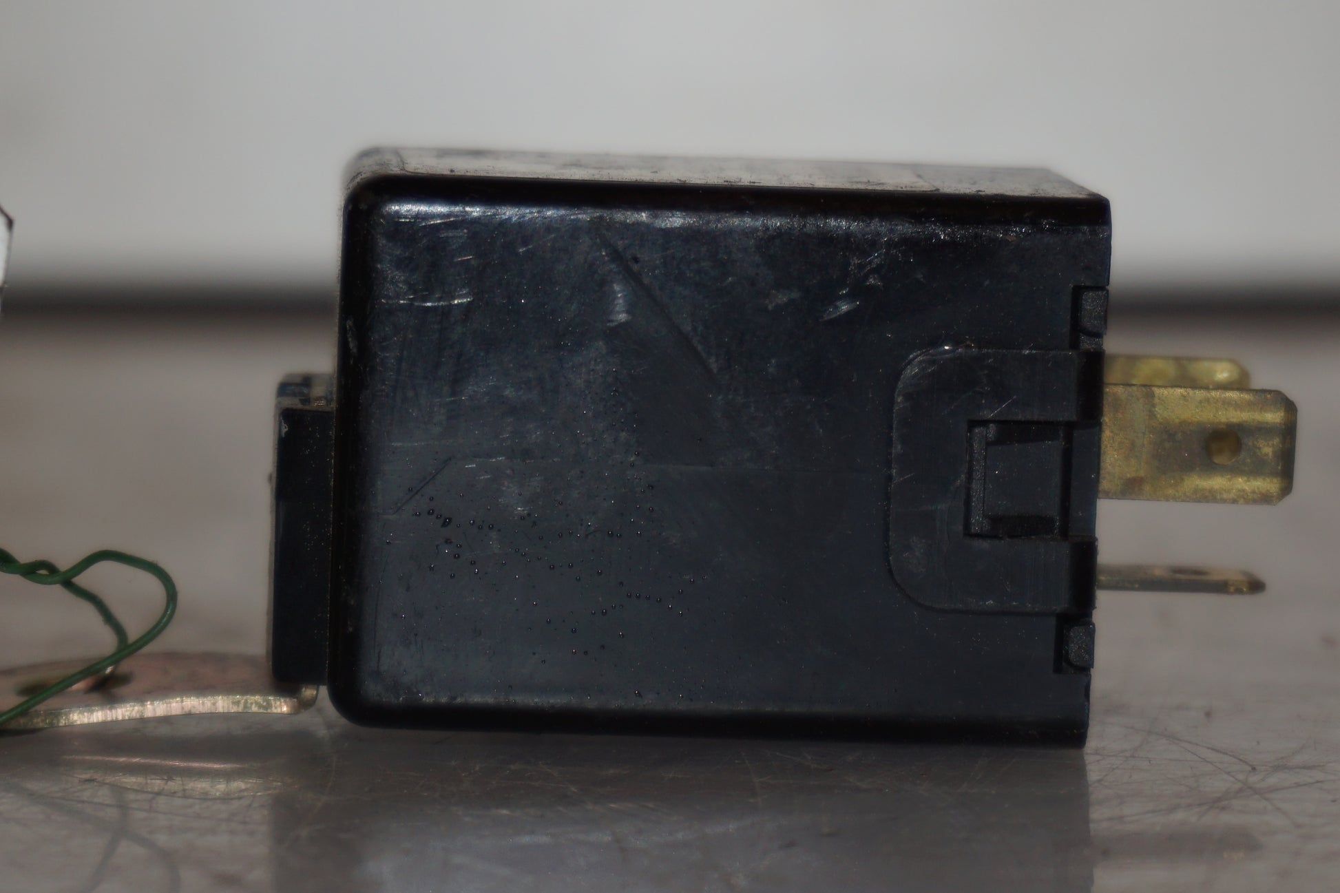 Höger sida på Blinkersrelä från en Hyosung GT 650 -2006 motorcykel.