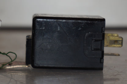 Höger sida på Blinkersrelä från en Hyosung GT 650 -2006 motorcykel.